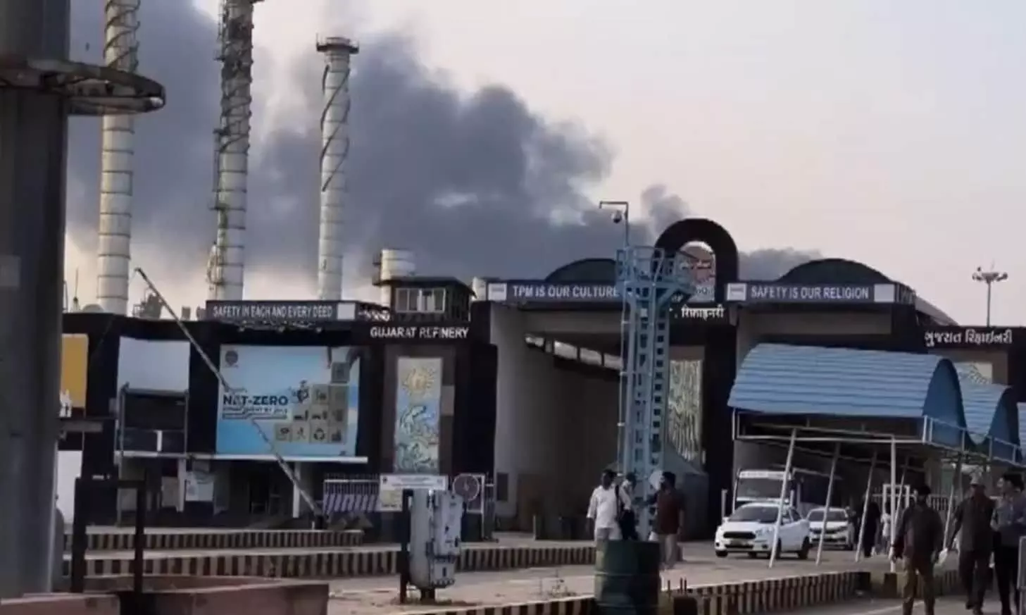 Massive Explosion and Fire Erupt in IOCL Refinery Benzene Tank in Vadodara Massive Explosion and Fire Erupt in IOCL Refinery Benzene Tank in Vadodara