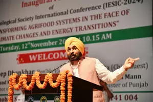 Give major push to crop diversification, says Punjab CM at PAU summit