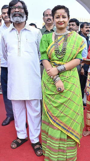 Hemant and Kalpana Sorens helicopters blocked on Centre’s orders, alleges JMM