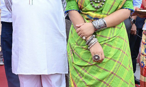 Hemant and Kalpana Sorens helicopters blocked on Centre’s orders, alleges JMM