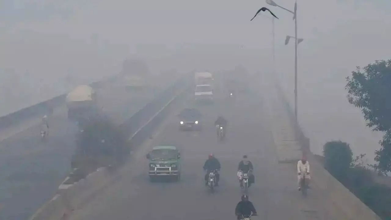 World’s Most Polluted City Lahore’s AQI Crosses 1900, Forcing People to Stay Indoors World’s Most Polluted City Lahore’s AQI Crosses 1900, Forcing People to Stay Indoors