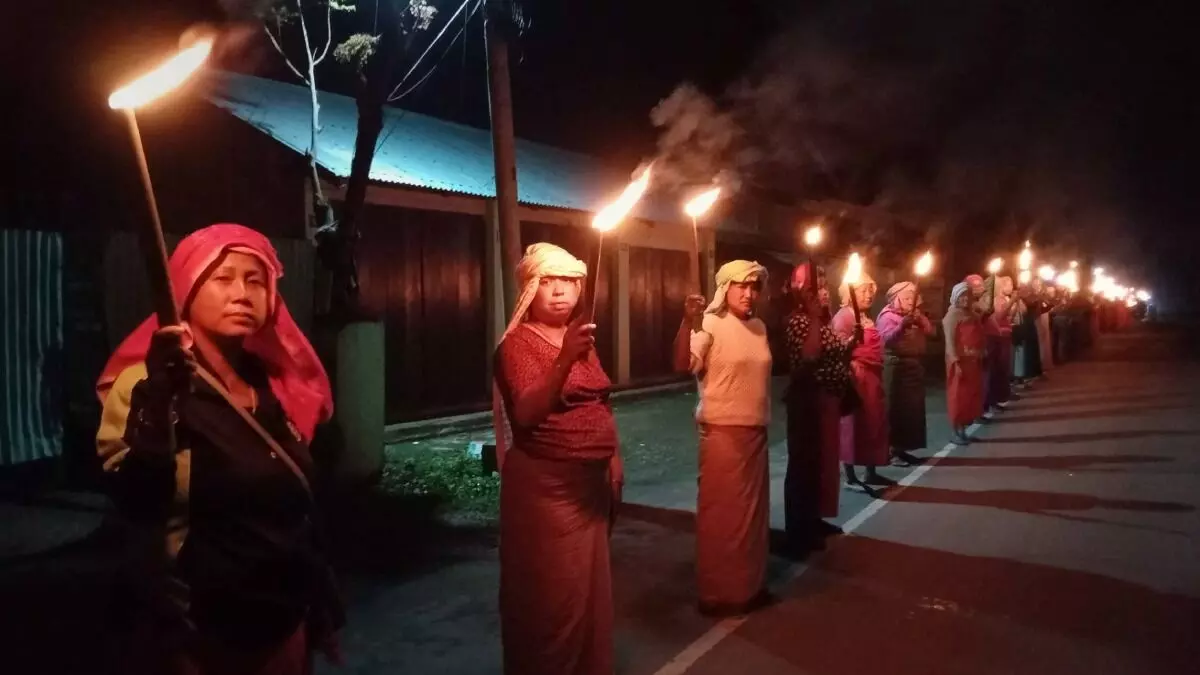 Manipur Violence: Protesters Enter Residences of Two Ministers and Three MLAs in Imphal Over Jiribam Deaths Manipur Violence: Protesters Enter Residences of Two Ministers and Three MLAs in Imphal Over Jiribam Deaths