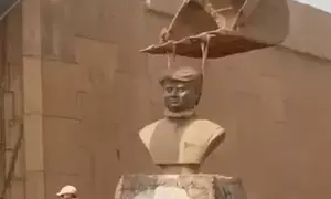 MP: NHAI engineers suspended for lifting Madhavrao Scindia’s statue in ‘disrespectful’ manner