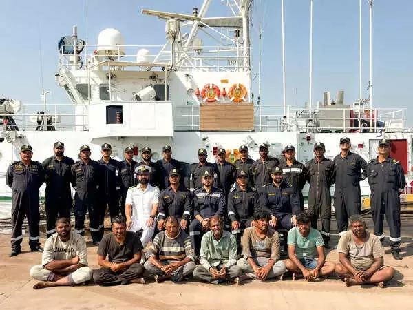 Indian Coast Guard Rescues 7 Fishermen from Pakistani Ships Arrest Attempt Indian Coast Guard Rescues 7 Fishermen from Pakistani Ships Arrest Attempt