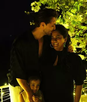 Aayush Sharma celebrate 10th marriage anniversary with wife Arpita