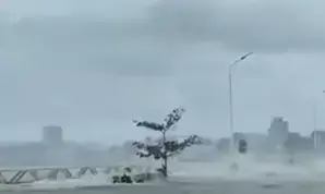 Typhoon Man-yi suspends ferries, submerges streets in China