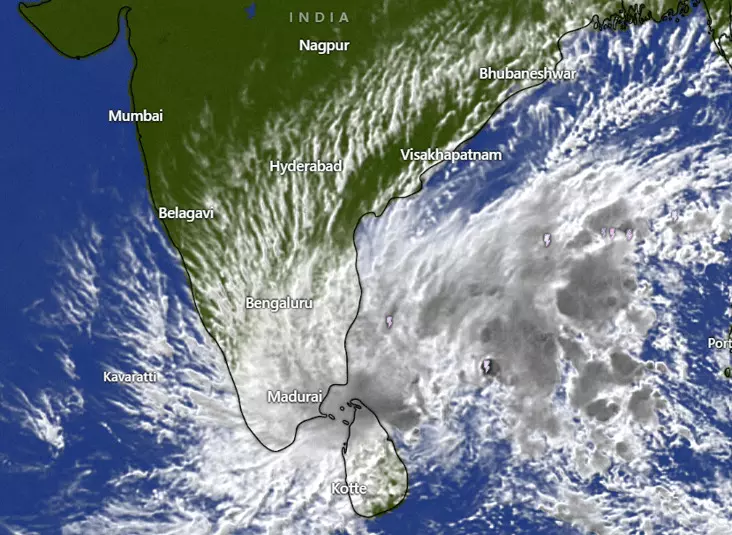 Cyclonic Storm Fangal Threatens South India: IMD Issues Alert for Heavy Rains and Strong Winds Cyclonic Storm Fangal Threatens South India: IMD Issues Alert for Heavy Rains and Strong Winds