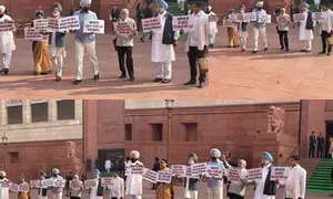 Punjab Congress MPs stage protest in Parliament complex in support of farmers