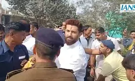 Bihar: Chirag Paswan helps two road accident victims in Vaishali