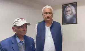 Rajasthan Minister stages protest in front of ACB office against hospital encroachment (Lead)