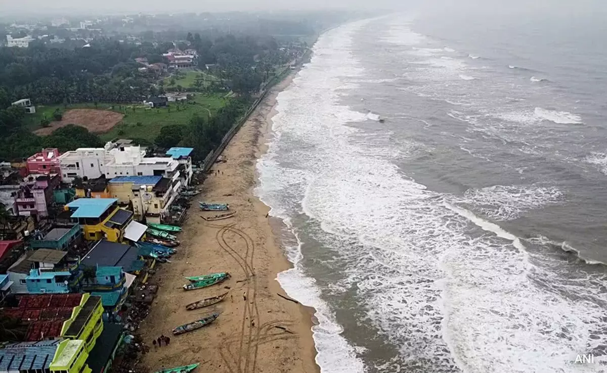 Cyclone Fengal Wreaks Havoc: 15 Dead and Over 4.5 Lakh Affected in Sri Lanka, Tamil Nadu Braces for Impact Cyclone Fengal Wreaks Havoc: 15 Dead and Over 4.5 Lakh Affected in Sri Lanka, Tamil Nadu Braces for Impact