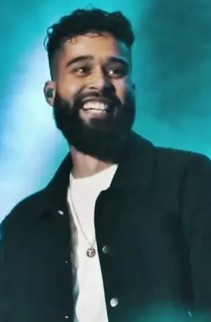 A. P. Dhillon enjoys flavours of Mumbai during his India visit A. P. Dhillon enjoys flavours of Mumbai during his India visit