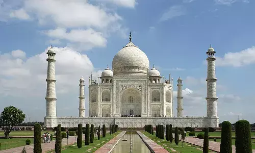 Bomb threat to Taj Mahal in Agra: security agencies on alert