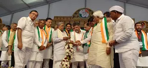 Will stand with Siddaramaiah till last my breath: Shivakumar Will stand with Siddaramaiah till last my breath: Shivakumar