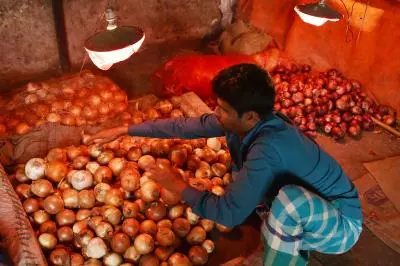 Bangladeshs inflation soars to four-month high in November