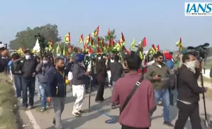 ‘Delhi Chalo’ march temporarily suspended, farmers injured owing to teargas shelling (2nd Lead)