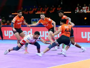 PKL Season 11: Gujarat Giants edge U Mumba 34-33 in enthralling clash