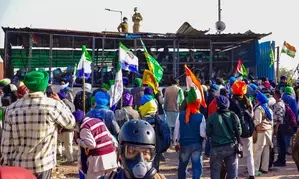 Farmers stopped at Punjab-Haryana border, teargas shells fired (Lead)