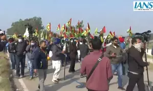 ‘Delhi Chalo’ march temporarily suspended, farmers injured owing to teargas shelling (2nd Lead)