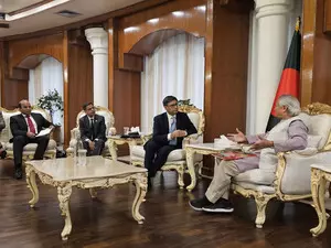 Foreign Secretary Misri calls on Bdesh Chief Advisor Muhammad Yunus  in Dhaka