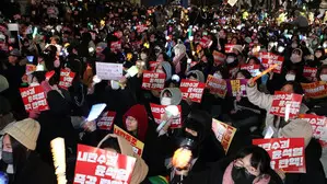 South Korea: Civic groups continue candlelight vigils calling for Yoons impeachment