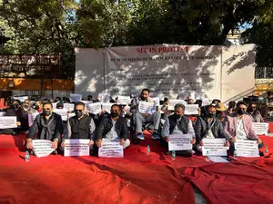 10 Manipur MLAs bring UT demand to Delhi; seek PM’s help to end violence