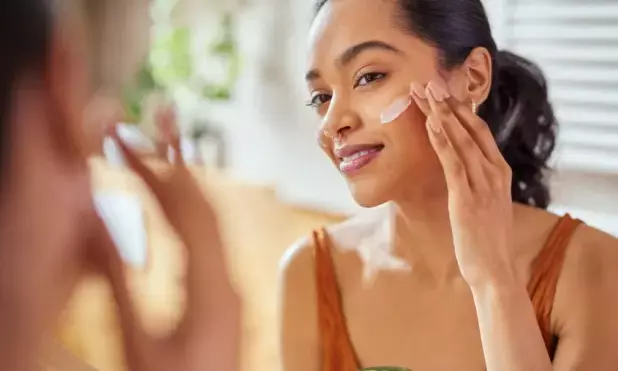 Need a glowing skin! Avoid these mistakes in your nighttime skincare routine