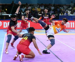 PKL Season 11: Puneri Paltan stay alive in playoff race with rout of Bengaluru Bulls