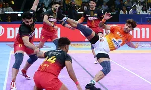 PKL Season 11: Puneri Paltan stay alive in playoff race with rout of Bengaluru Bulls