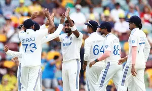 3rd Test: Simon Katich critical of dumb cricket from India in bowling to Travis Head