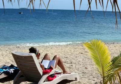 Australia warns travellers to Fiji of methanol poisoning risk Australia warns travellers to Fiji of methanol poisoning risk