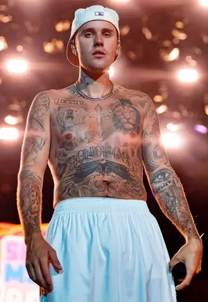 Justin Bieber ‘stung’ by first love Selena Gomezs engagement to Benny Blanco