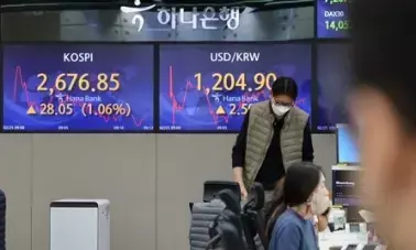 Seoul shares plunge nearly 2 pc on hawkish US Fed, Micron shock