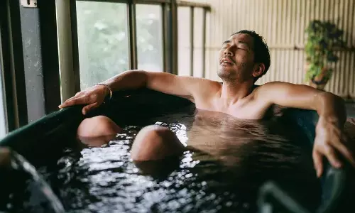 Amazing tips for skin and health care in winter: Benefits of bathing with warm salt water