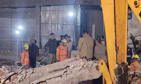 Five feared trapped as six-storey building collapses in Punjab (Ld)