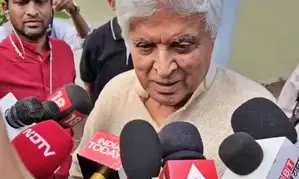 Javed Akhtar says he considers himself very lucky to have worked with  Shyam Benegal