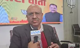 Kejriwal using Bangladeshis to win Delhi polls: Vijender Gupta