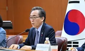 South Korean, Chinese FMs reaffirm ties amid political uncertainties