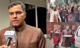 AAP workers protest outside BJP leader Parvesh Vermas residence; latter distributes snacks