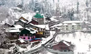 All flights to Kashmir cancelled due to heavy snowfall, train service restored