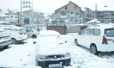 J&K Police extend helping hand to the needy amid heavy snowfall