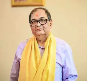 Retired IPS officer Acharya Kishore Kunal dies of cardiac arrest in Patna Retired IPS officer Acharya Kishore Kunal dies of cardiac arrest in Patna