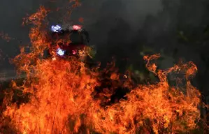 Australian PM announces disaster payments for communities affected by major bushfire Australian PM announces disaster payments for communities affected by major bushfire