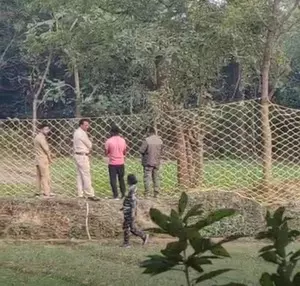 Zeenat gets close to Bengal’s tourist destination, foresters on tenterhooks