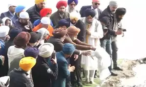 Gandhis, Congress leaders absent as kin collect Dr Singh’s ashes