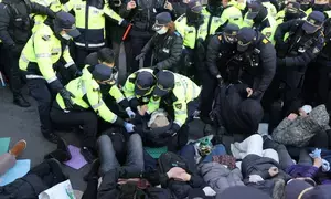 Investigators to execute warrant to detain South Korean Prez; concerns of potential clash grow