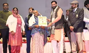 Haryana CM felicitates mothers of states sportspersons