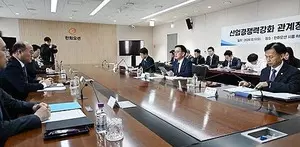 South Korean authorities mull ways to cushion local economy amid economic adversity