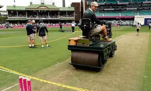 No former Indian player has complained of grass on SCG pitch, says Gavaskar