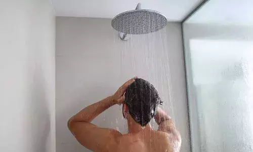 Do you bathe with cold water in winter? Know its benefits and risks